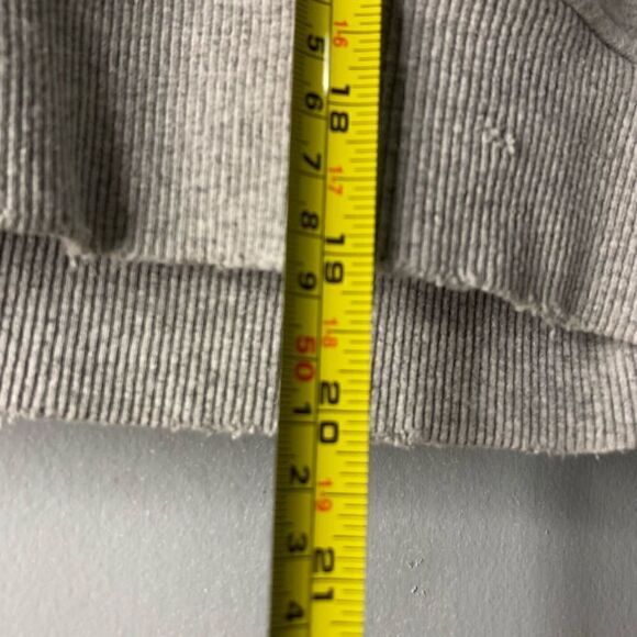 Soulcycle, Gray Long Sleeve Cropped Distressed Sweatshirt Skull Logo Women’s XS - Picture 8 of 12